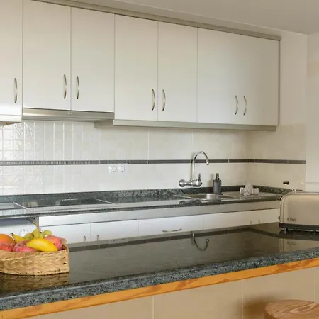 Delightful Front Apartment. Sunrise Views! Apartment