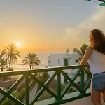 Delightful Front Apartment. Sunrise Views! *