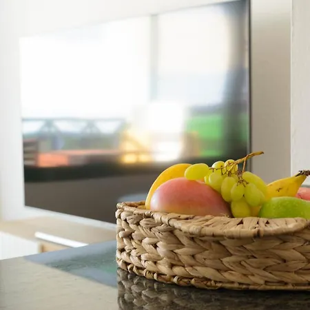 Delightful Front Apartment. Sunrise Views!