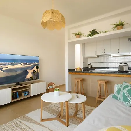 Delightful Front Apartment. Sunrise Views! شقة *