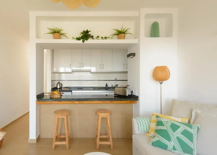 Apartment Delightful Front Apartment. Sunrise Views!