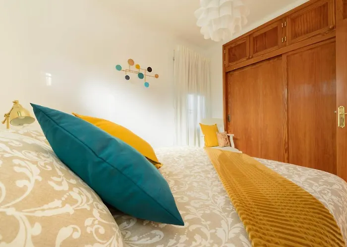 Delightful Front Apartment. Sunrise Views! Apartment