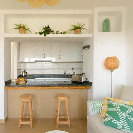 Διαμέρισμα Delightful Front Apartment. Sunrise Views!